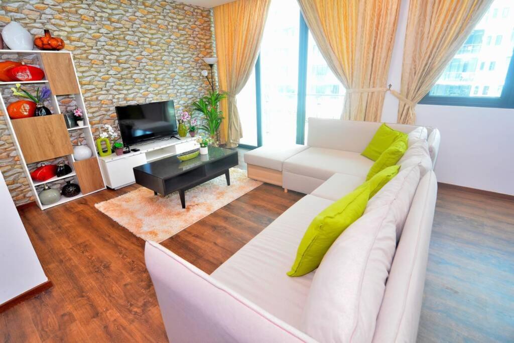 Vivacity Jazz Suite New Luxury Vivacity Cozy Home Lv8 Kuching Exterior photo
